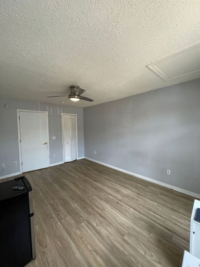 Building Photo - 120 Coco Plum Dr