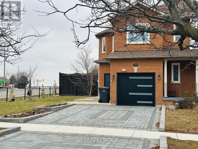 Photo du bâtiment - 743 Mirage Pl