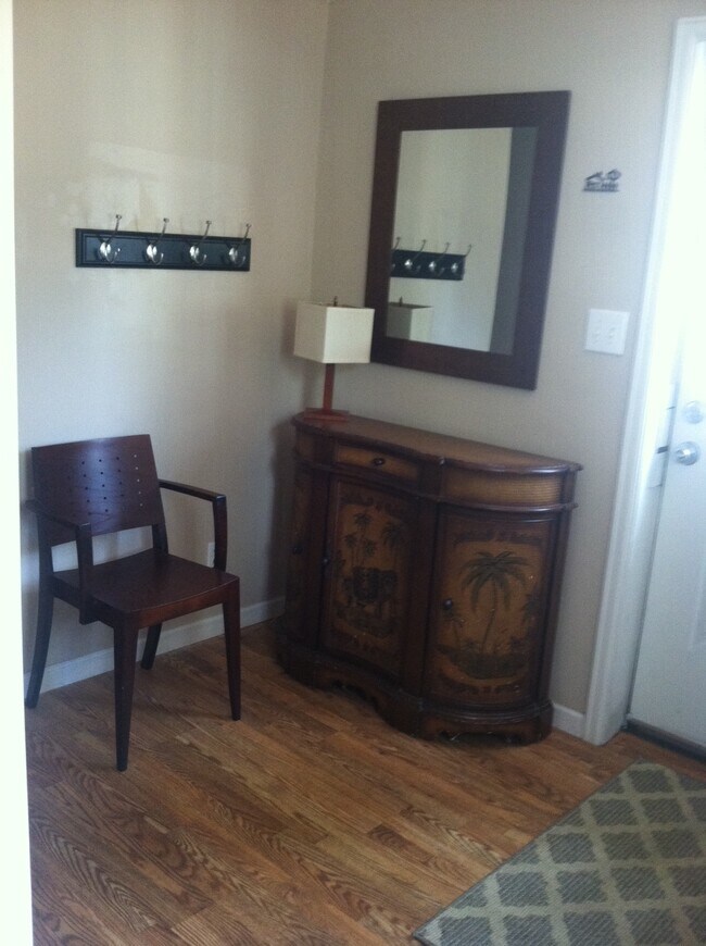 Entryway - 468 HIGHLAND ST