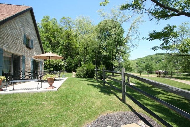 Foto del edificio - 202 Millersdale Rd