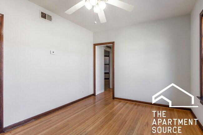 Foto del edificio - 4810 W Armitage Ave