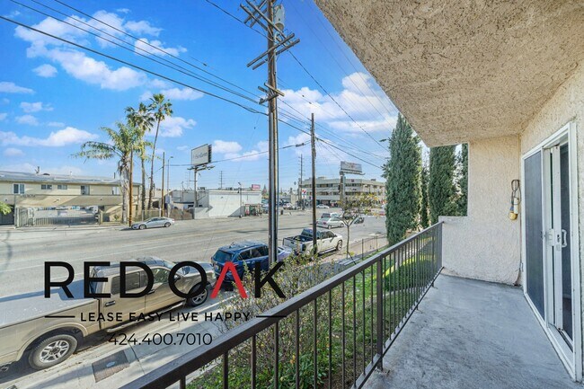 Foto del edificio - 6819 Laurel Canyon Blvd