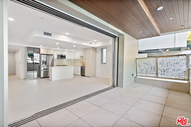 Building Photo - 1257 N Sweetzer Ave