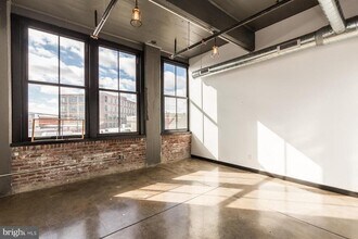 Building Photo - 1701 Tulip St