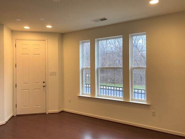Foto del edificio - Stunning 3 Bedroom Townhouse in Gaithersburg!