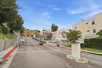 Building Photo - 18209 Sierra Hwy