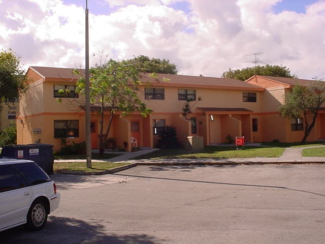 Primary Photo - La Esperanza Apartments