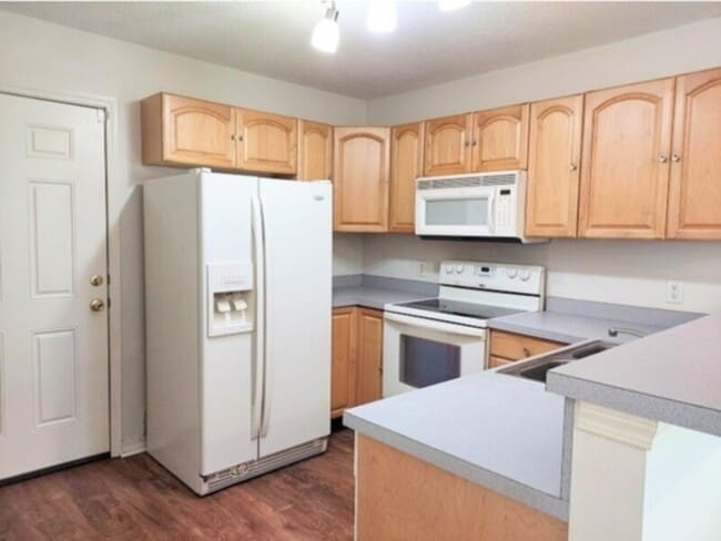 Foto del edificio - 3 Bedroom House in City Limits Available. St Augustine.