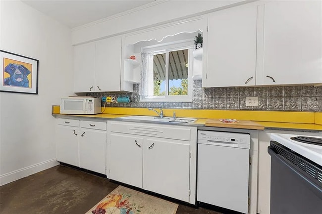 Building Photo - 1604 58th St S