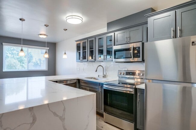 Interior Photo - Apartment Complex Near SoFi Stadium with P...