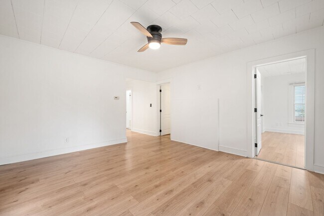 Building Photo - 3be/2ba Premium House Round the Corner fro...