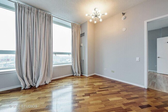 Foto del edificio - 600 N Kingsbury St