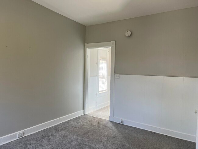 Building Photo - 517 Sanford St