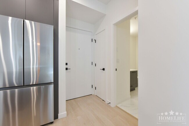 Building Photo - Modern 2 Bedroom, 2 Bathroom Condo at Park & Maven