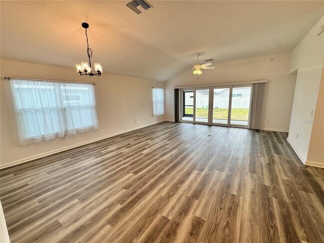 Foto del edificio - 854 Morley Ave
