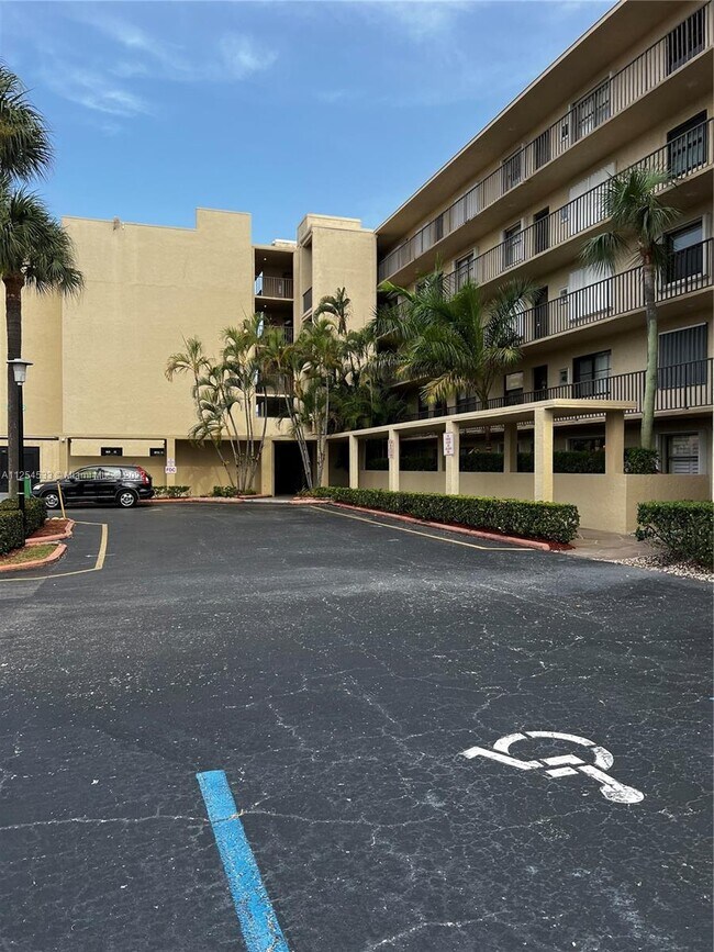 Foto del edificio - 896 N Federal Hwy