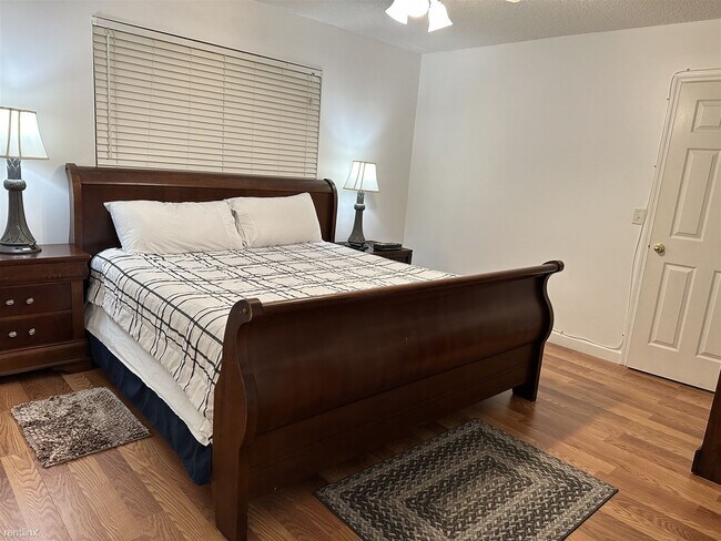 Foto del edificio - 3 br, 2 bath House - 210 South Teakwood Co...
