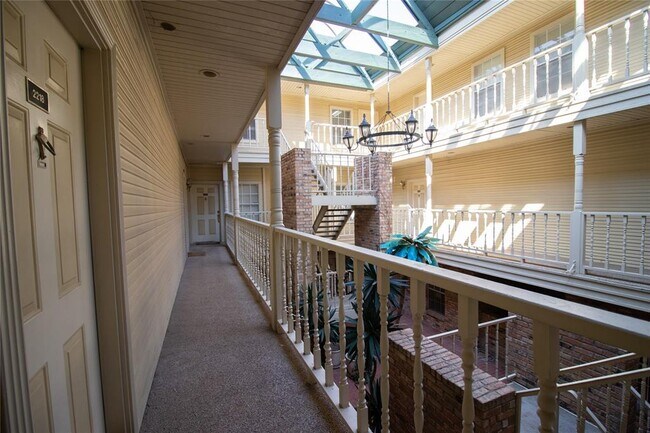 Foto del edificio - 5325 Bent Tree Forest Dr