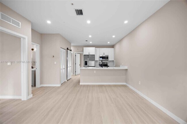 Building Photo - 630 NE 166th St