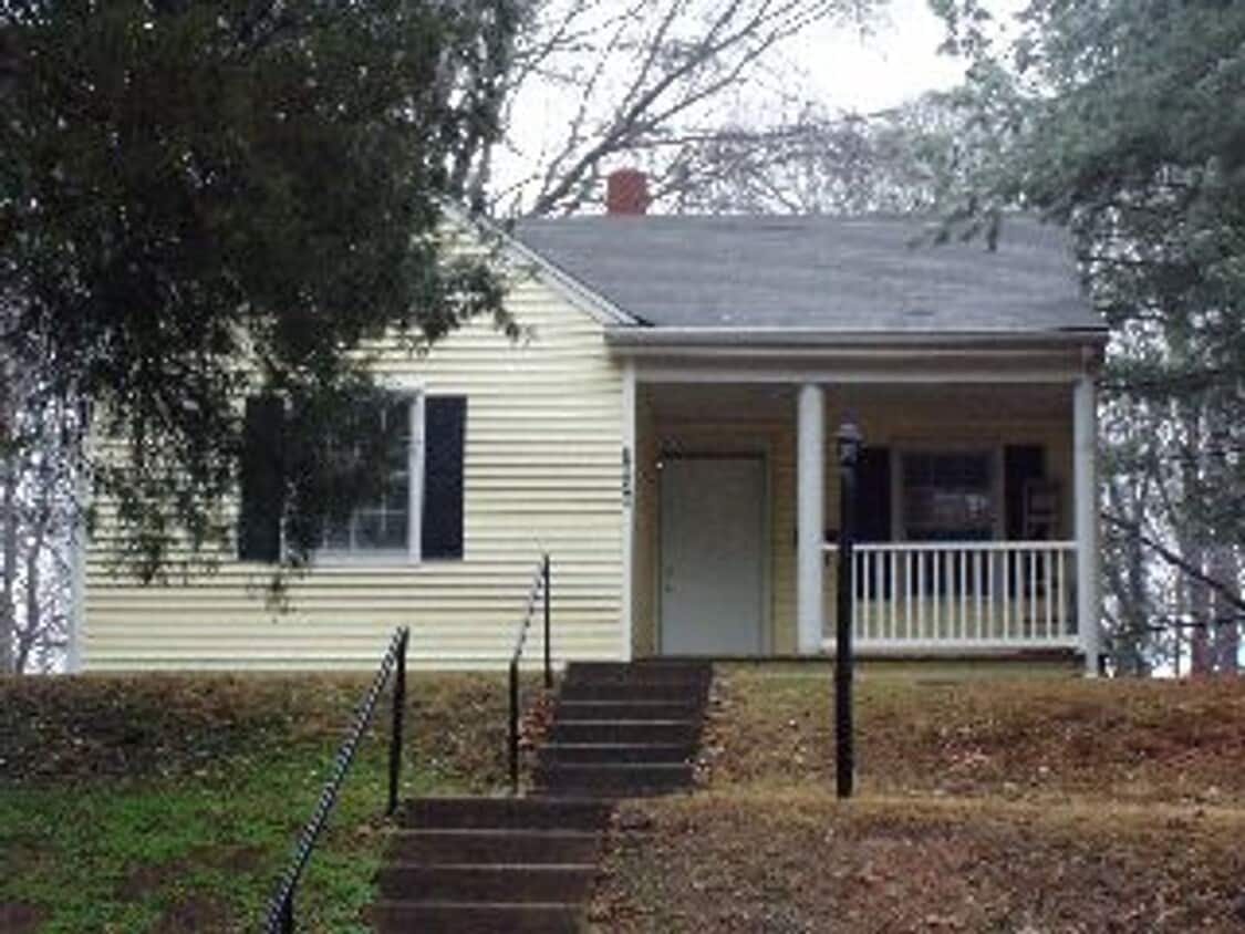 Primary Photo - Cute One Level House with Eat-In Kitchen