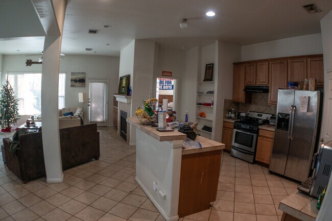Building Photo - 311 W 35th St