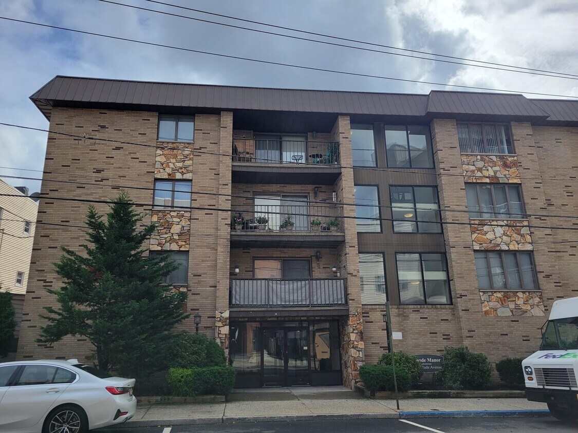 314 Palisade Ave Unit 4B, Cliffside Park, NJ 07010 Condo for Rent in Cliffside Park, NJ
