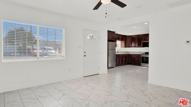 Building Photo - 2239 W Lincoln St