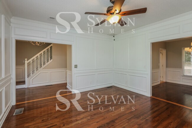 Building Photo - Lease today! No extra charge for contentme...