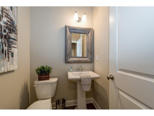 Foto del edificio - 3006 Cedar Glade Ln NE