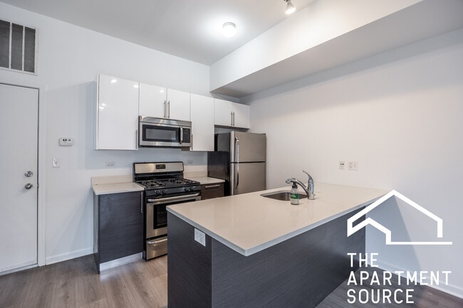 Building Photo - 2022 S Throop St