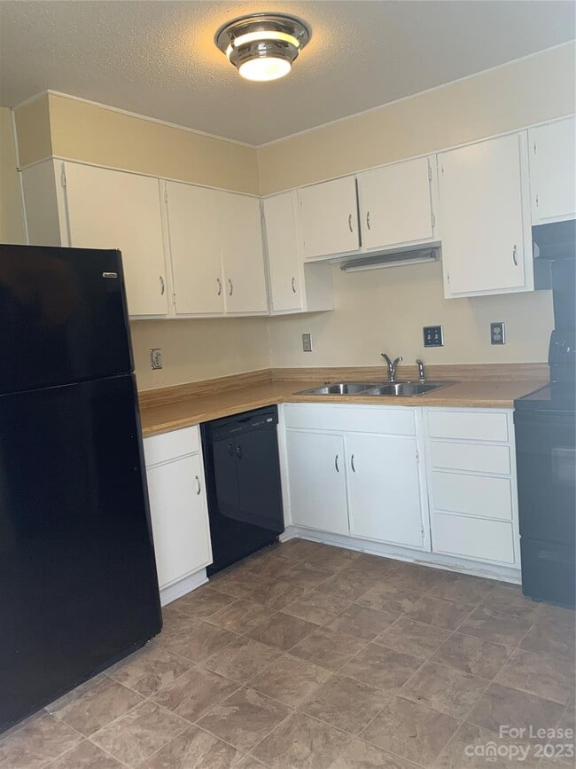 Building Photo - 7907 Oak Meadow Ct