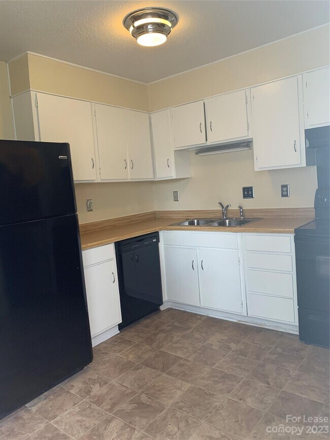 Foto del edificio - 7907 Oak Meadow Ct