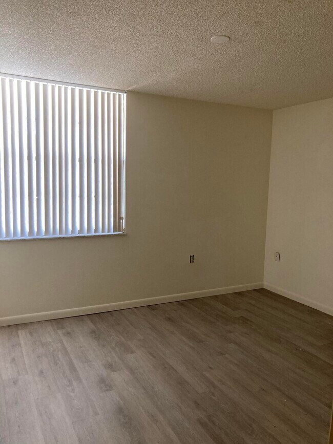 Building Photo - 3516 Whitehall Dr