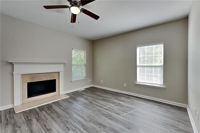 Foto del edificio - 351 Jenna Ln