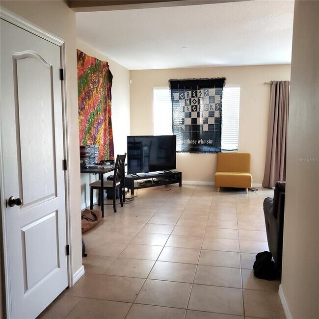 Building Photo - 2020 Leather Fern Dr