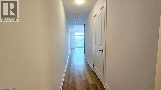 Building Photo - 470 Dundas St E