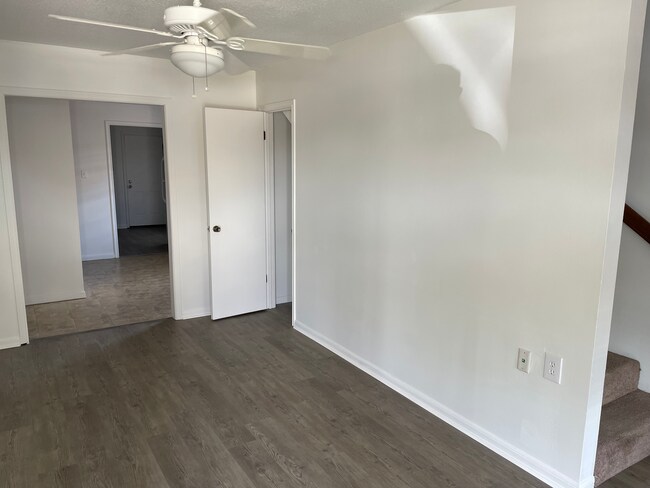 Den - 214 Gloria St