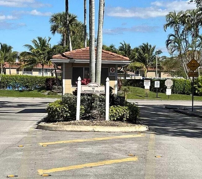 Foto del edificio - 9905 Twin Lakes Dr