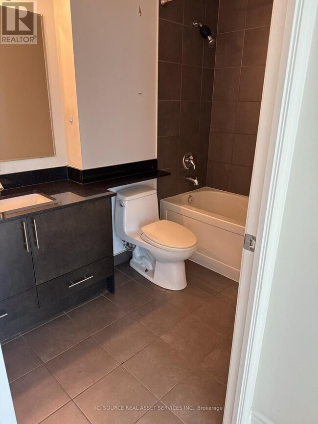 Photo du bâtiment - 1900 Lake Shore Blvd W