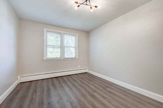 Building Photo - 4 Saint Regis St