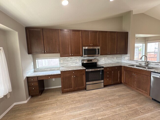 Building Photo - Beautiful stucco 4 bed rancher on premium ...