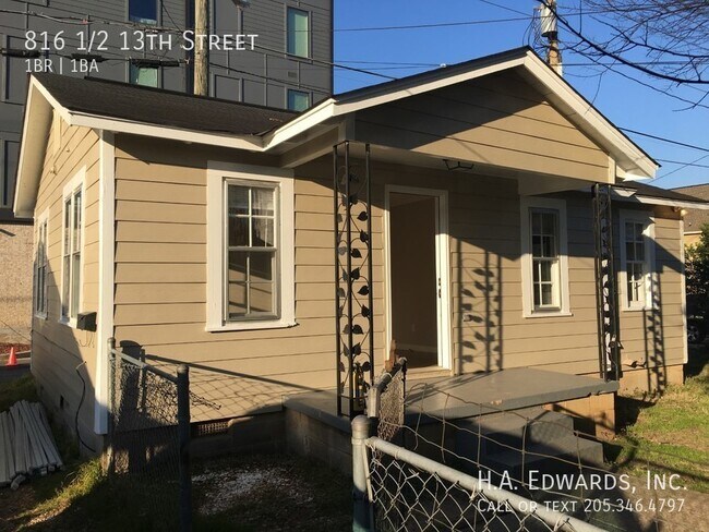 Foto del edificio - 816 1/2 13th Street-
