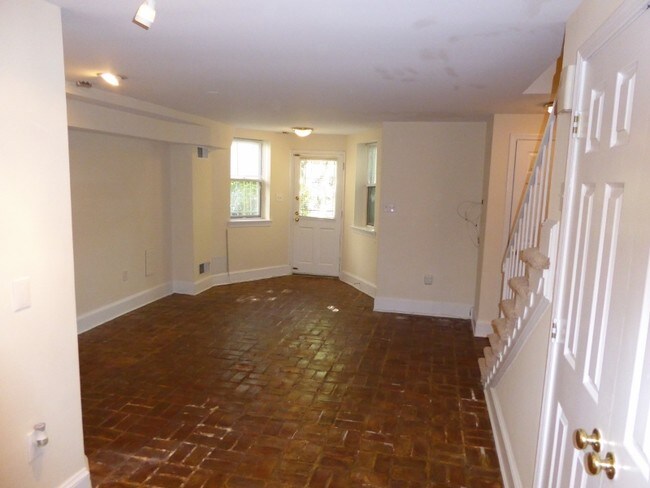 Building Photo - 1425 Q St NW