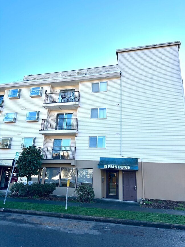 Foto del edificio - Sunny and Bright 1 bedroom, 1 bathroom Con...