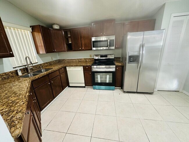 Foto del edificio - 5165 Foxhall Pl