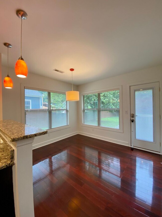 Building Photo - Immaculate Cottage Style Home In NODA