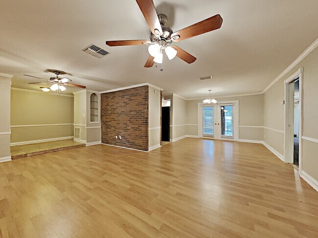 Building Photo - 2515 Marquis Dr