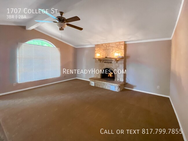 Building Photo - 1707 S College St