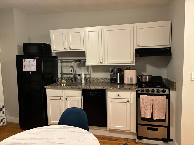 Foto del edificio - 145 Endicott St