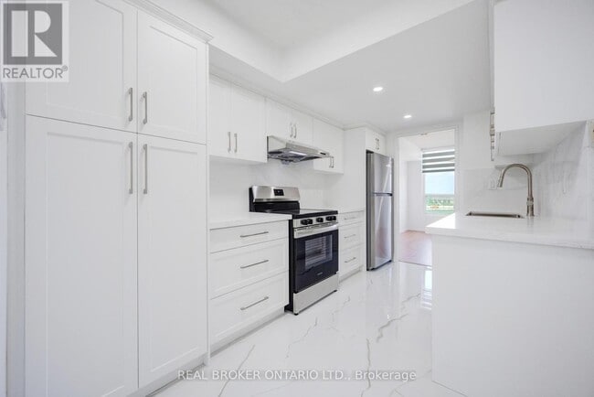 Photo du bâtiment - 4460-4460 Tucana Ct